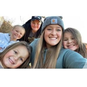 Meet your Posher, Alexis